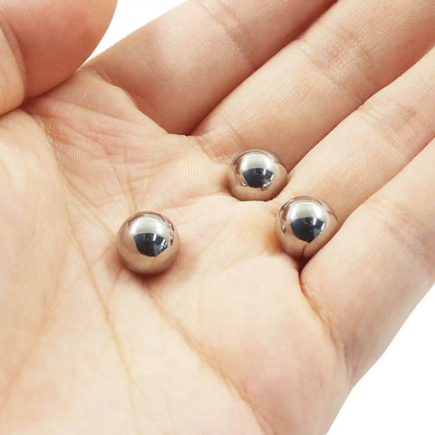 100 Pack 10mm Carbon Steel Bearing Balls For Industrial Equipment And DIY Projects, Precision Ground Polished Steel Balls in hand