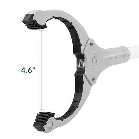 Close-up of the claw of 32 Inch Grabber Plus Reacher Tool With Built In Magnet For Trash Pickup And Yard Cleanup Ergonomic Trigger Grip