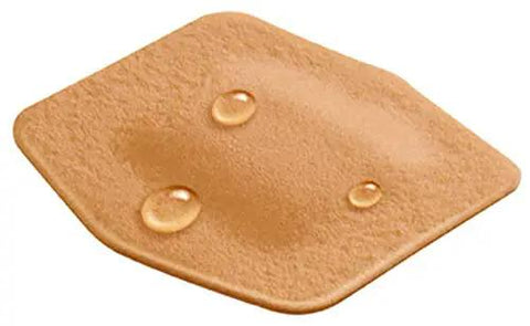 Close-up of a single waterproof cushioned foam bandage with water droplets, showcasing its water-resistant seal.