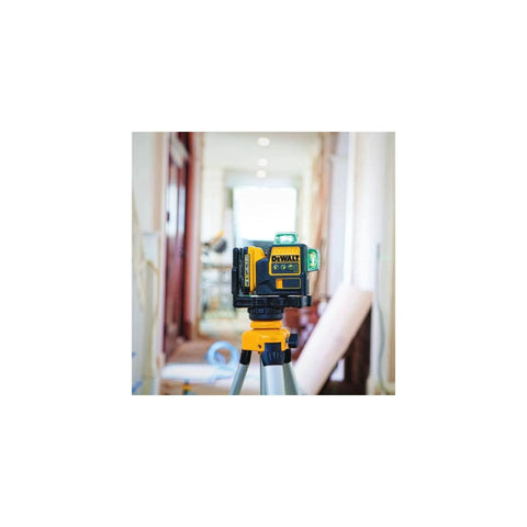 360° self-leveling green laser delivers bright, precise layout across walls, ceilings, and fixtures up to 100 ft with IP65 protection