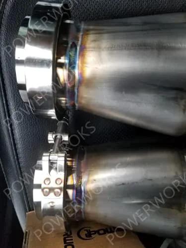Close-up of 2X 3 Inch Stainless Steel V Band Clamp With 2 Pcs Male And Female Flanges 304 Stainless Steel Exhaust Clamp.