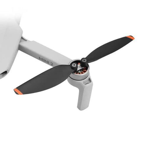 Close-up of DJI Mini 2 SE drone with installed 16Pcs Replacement Propellers For DJI Mini 2 SE Drone Mavic Mini 2 SE 4726 Propeller Blades Kit