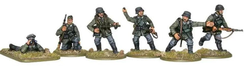 German WWII 28mm Bolt Action Infantry Miniatures Set, Plastic Figures with Kar 98K, MP40, designed for tabletop wargaming.