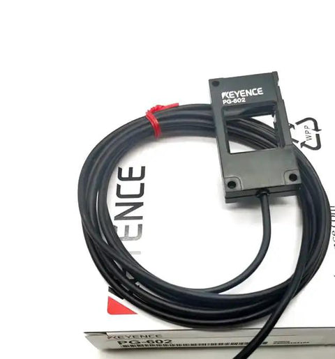 PG-602 Photoelectric Sensor With PG-610 Amplifier Head 21x21 mm Detecting Area on packaging with coiled cable