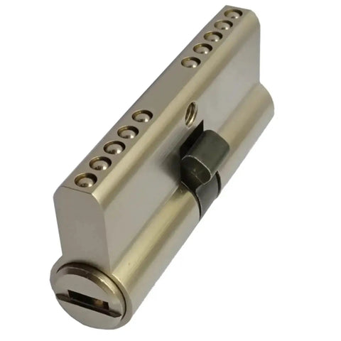 Door lock cylinder with brass shell and slide blade; 70mm length, float cam 10–30°, pin-in-pin design for wooden or aluminum doors.