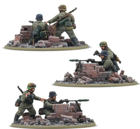 28mm German Army Veterans Infantry Platoon Plastic Miniatures For Bolt Action War Game with soldiers behind brick barricade