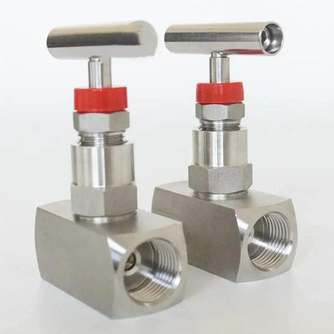 Front view of Stainless Steel Needle Valve With Half Inch NPT Connection High Pressure Up To 2000 PSI For Water Oil And Gas Instrument
