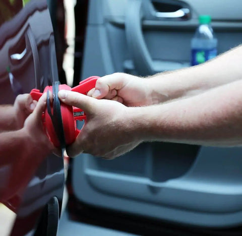 Using Double Handle Car Dent Lifter With Locking Suction Plate 4 Inch Diameter Vacuum Dent Puller on car door