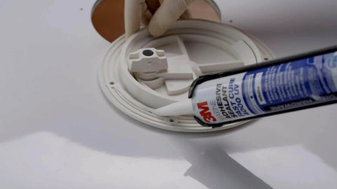 Applying Marine Adhesive 4000 UV PN06580 White sealant on boat hatch, medium-strength waterproof sealant, 295 mL cartridge.