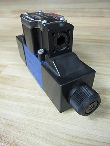 Solenoid directional control valve single unit R978893863 4WE6W62/EW110N9DK25L/V/62 with 5-pin male connector, side view