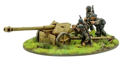 Fallschirmjager German Starter Army for Bolt Action 28mm WWII tabletop miniatures depicting artillery crew with anti-tank gun.