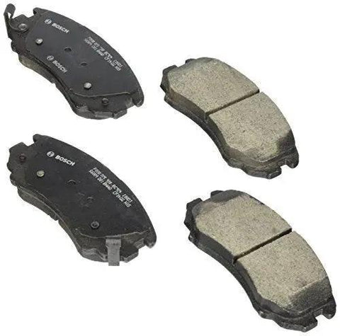 Bosch BC924 QuietCast ceramic brake pad set for front axle; four pads with black backing plates.