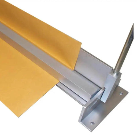 48 Inch Sheet Metal Bending Brake For Bench Top Use Bends Up To 90 Degrees With 20 Gauge Steel And 14 Gauge Aluminum close-up view