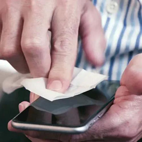 Person using ZEISS Pre-Moistened Screen Wipes For Phones, Tablets And Laptops, 120 Count to clean a smartphone screen