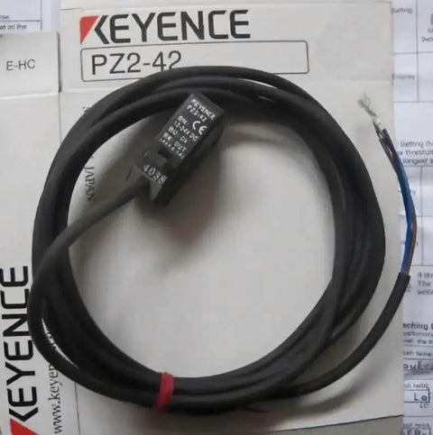 Keyence PZ2-42 Diffuse Reflective Short Range Photoelectric Sensor With Red LED Detects Transparent And Opaque Targets 100 mm Range New In Box Ready To Install Must Have on display