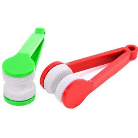 Two Mini Microfiber Glasses Cleaners with soft brush clips for eyeglasses in red and green, from 5 Pack Mini Microfiber Glasses Cleaners.