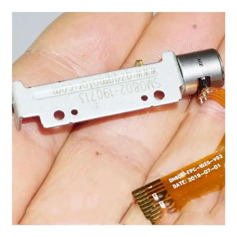 5V 30mm Linear Actuator With 8mm Stroke for DIY projects and 3D printer builds, 2 phase 4 wire precision stepper motor in hand