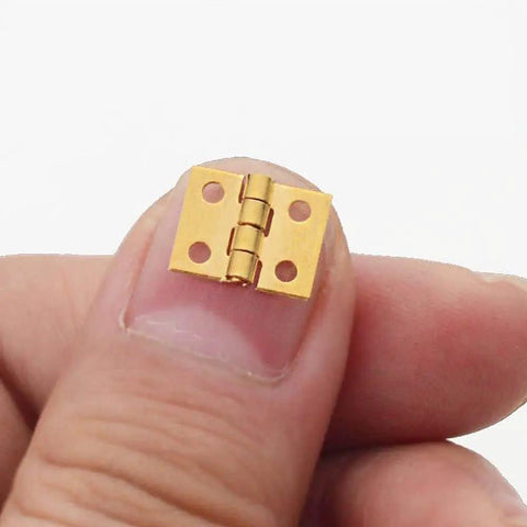 Close-up of 100 Pcs Mini Brass Hinges Set 10x8mm 180 Degree Hinges For Dollhouse Mini Furniture Boxes Jewelry Chests Cabinets