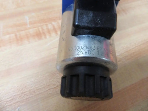 Close-up of hydraulic directional control valve 4WE 6 D62/OFEG24N9D K25L/62 PN R978017871, solenoid connector displayed