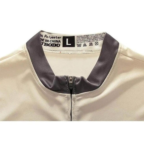 Close-up of a beige jacket collar with zipper and label showing size L and care instructions