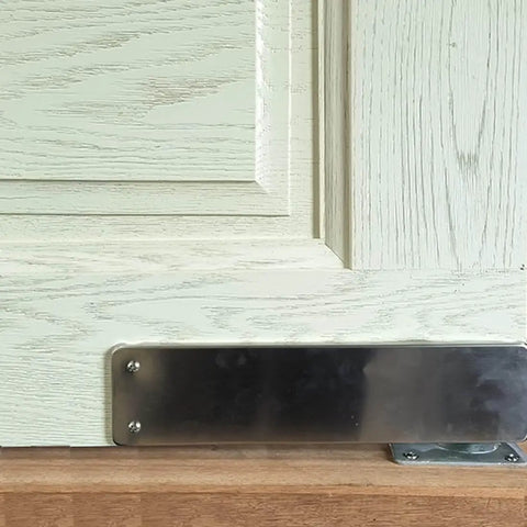 Double Action Spring Hinge With Cover Plates For Wood Doors Self Closing Top Pivot Hinge installed on wooden door base
