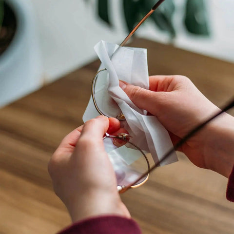 Using Pre Moistened Lens Wipes For Eyeglasses Goggles Non Scratching 250 Pack to clean glasses