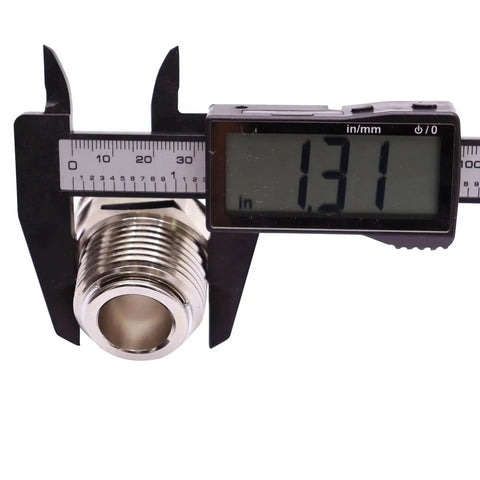 Measurement of 1 Inch NPT Female To 1 Inch NPT Male Fuel Hose Swivel Connector using caliper