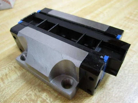 R165129310 Ball Carriage Rexroth Kugelwagen for linear guide rails, metal base, precision component, side view