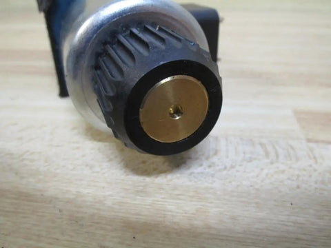 Close-up of 081WV06P1V1089WS024 proportional valve cartridge, high-pressure 4600 PSI D51 control spool for hydraulic systems.