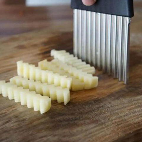 Crinkle Cutter For Veggies With Wave Blade, Stainless Steel French Fry Slicer With Handy Grip Handle, cutting potatoes
