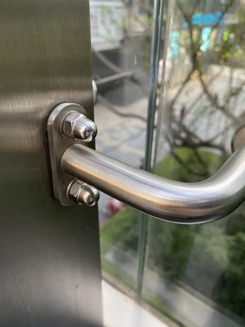 M12 flat washers, 304 stainless steel, 24mm OD x 12mm ID x 2mm thick; two fender washers visible on door-handle mounting.