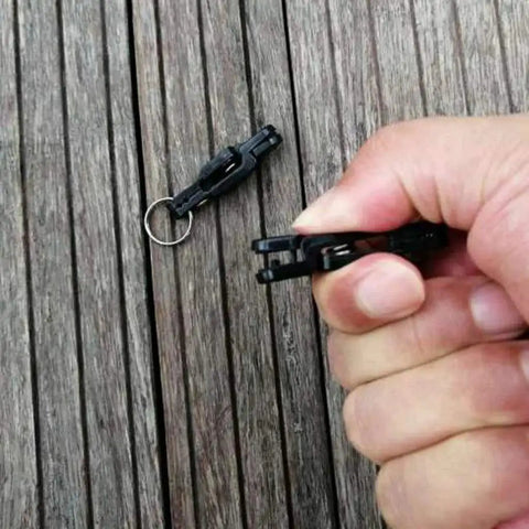 Hand holding Heavy Duty Offshore Fishing Line Clip with O Ring, demonstrating one-hand use for planer boards and outriggers.