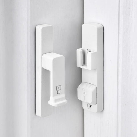 Matte White 90 Degree Barn Door Lock With Dual Locking System Zinc Alloy Right Angle Latch installed on white door