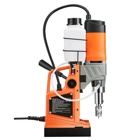 Side view of Portable Magnetic Drill Press With 1300W Copper Motor 810 RPM 1.57 Inch Boring Capacity 2 Inch Deep Drilling 2922 Lbf Magnetic Base Heavy Duty 11 Pc Drill Bit Set Metalworking Drill For Home Shop And Industrial Use.