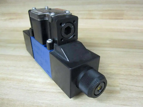Solenoid Actuated Direct Operated Directional Spool Valve 4WE6D62OFEW110N9DALB10V62CSA PN R978030933, close-up view