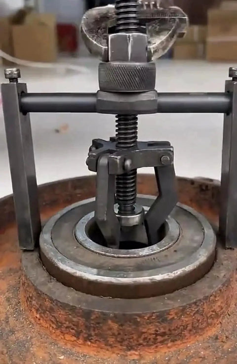 Inner Hole Bearing Puller With Three Claw Design for Precise Bearing Removal and Disassembly Automotive Repair Tool in Use