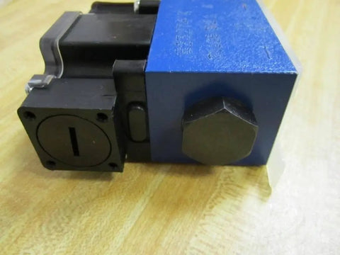 Directional control solenoid R978031711 2WE6Y62/EG24 N9DK24L2/62 24 VDC hydraulic proportional valve, horizontal view