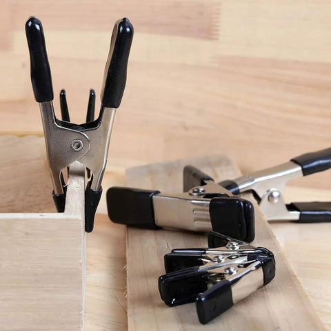 Amazon Basics steel spring clamps set, 20 pieces with PVC-coated non-marking tips, black and silver.
