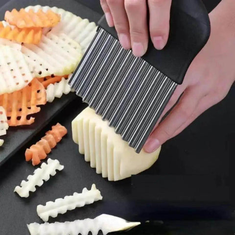 Crinkle Cutter Upgraded Stainless Steel Crinkle Knife For French Fries And Potato Chips Safety Kitchen Tool 1pc in use