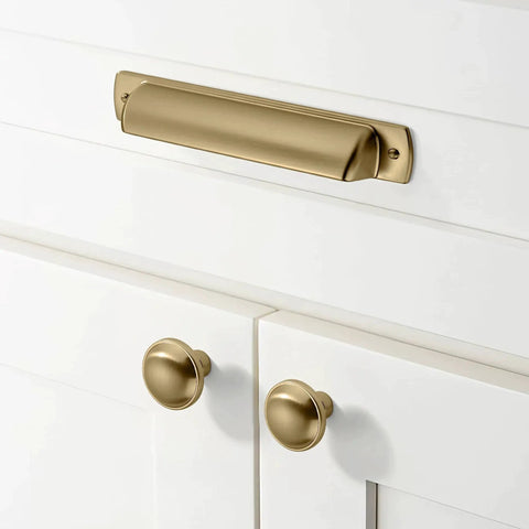 Champagne bronze cabinet pull installed on white cupboard door, part of 10 Pack Champagne Bronze Cabinet Handles 5.9 Inch Length Center To Center 5 Inches Heavy Duty Zinc Alloy Kitchen Cabinet Pulls For Cupboards Drawers And Dressers 0.5 Inch Width 1.18 Inch Projection.