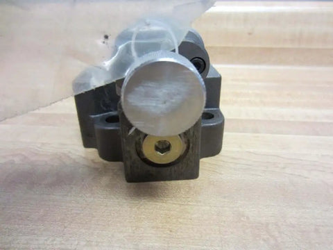 Hydraulic K3 1500 PSI Pressure Regulator Valve Single tank relief with 4-bolt mount visible on wooden surface
