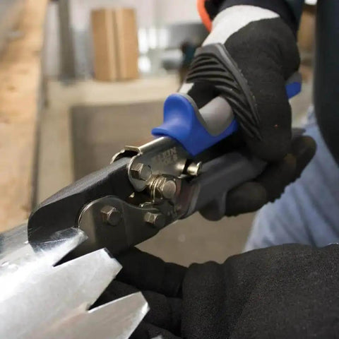 V Notcher For Ductwork And Sheet Metal Cutter For 30 Degree V Angles Heavy Duty Drop Forged Jaw in use cutting metal