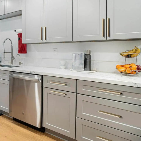Kitchen with Six Pack Of 5 Inch Champagne Bronze Knurled Cabinet Pulls For Drawers And Dressers With No Slip Grip And Industrial Chic Style From Goo-Ki, Durable Textured Diamond Knurl Hardware installed.