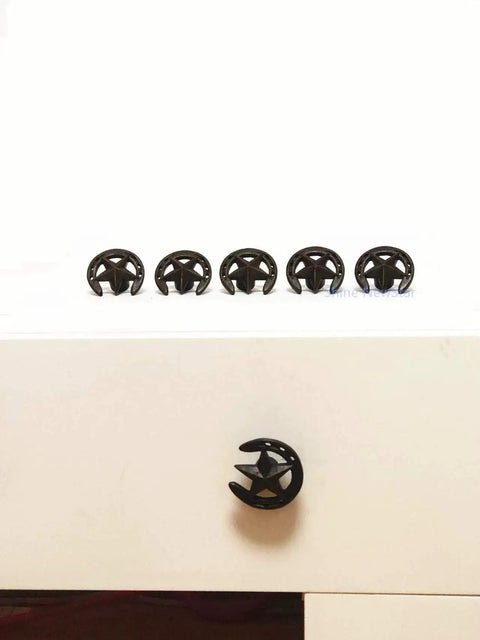 Western Cowboy Horseshoe Hand Painted Resin Cabinet Knobs And Drawer Pulls Set Of 6 on white dresser with mounted knob