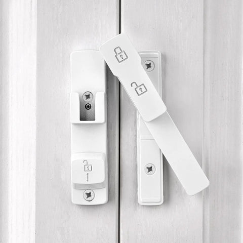 White 180 Degree Barn Door Lock With Dual Locking System And Hidden Screws Zinc Alloy Flip Gate Latch Hardware installed on door