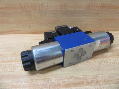 Hydraulic directional control valve 4WE 6 D62/OFEG24N9D K25L/62 PN R978017871 with solenoid spool and male pin connector