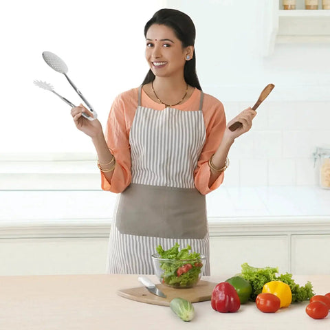 Woman in kitchen holding Stainless Steel Oil Filter Food Clip And Frying Tongs For Steak Draining Deep Fry Strainer And Grilling Tool