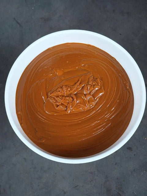 Top view of Orange Hub Grease EP0 Semi Fluid for Trailer Wheel Ends Polyurea Formula 35Lb Bucket in white container