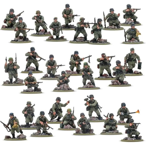 28mm German Army Veterans Infantry Platoon Plastic Miniatures For Bolt Action War Game, 30 Dope Figures With Flamethrower Panzerbüchse 39 MG34 Granatbuchse 39 Flexible Weapon Configurations Plus Command Options, Highly Detailed WWII German Infantry