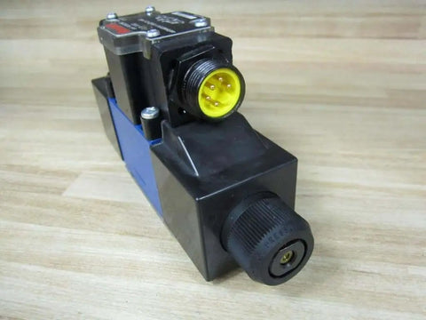 Solenoid directional control valve single unit R978893863 4WE6W62/EW110N9DK25L/V/62 with 5-pin male connector